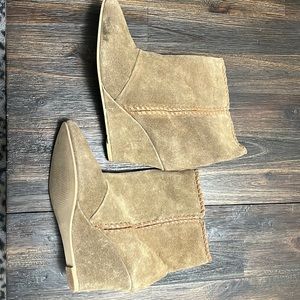 Charles David beige suede wedge pull on